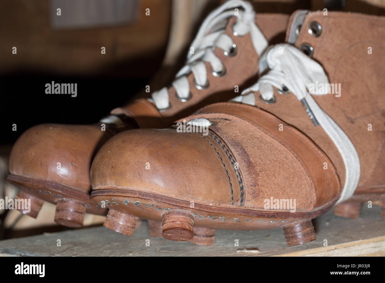 Il vecchio gli scarpini da calcio da 1910 close up. Foto Stock