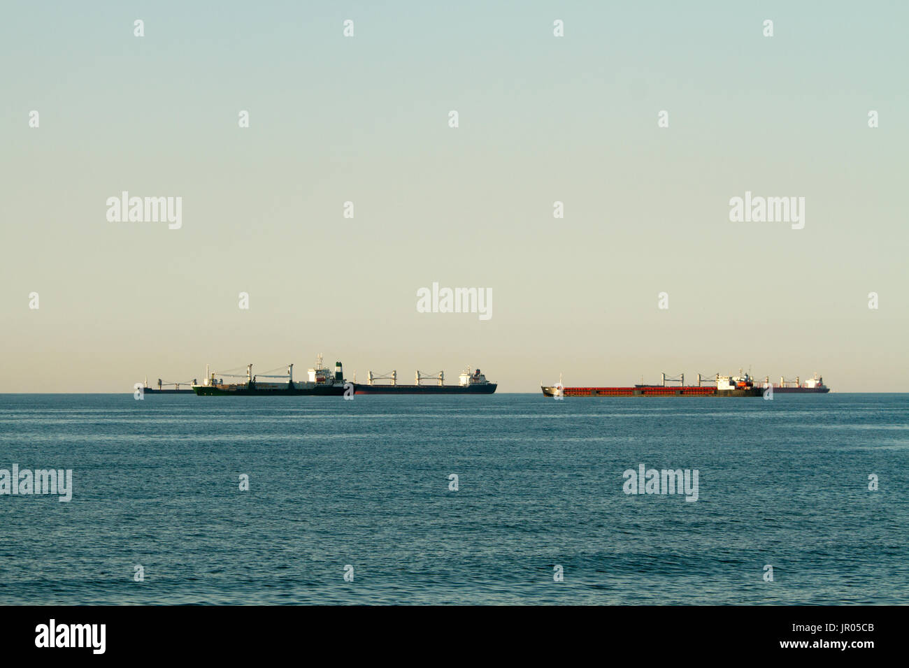 Le navi mercantili in mare Foto Stock