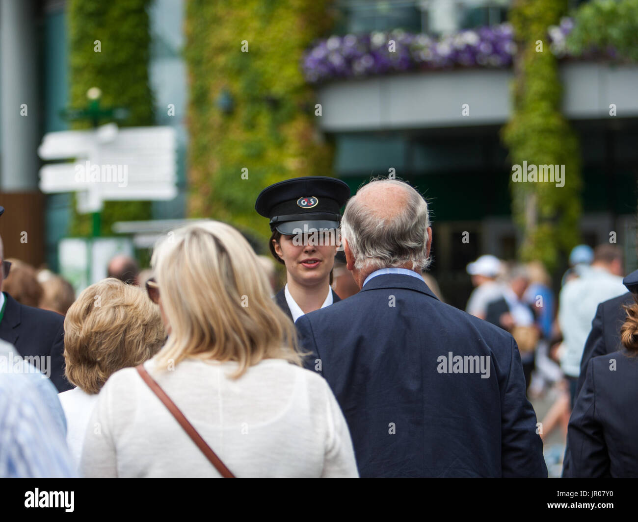 Code e scene intorno al primo giorno di Wimbledon. Dotato di: atmosfera, vista in cui: Londra, Regno Unito quando: 03 lug 2017 Credit: Wheatley/WENN Foto Stock