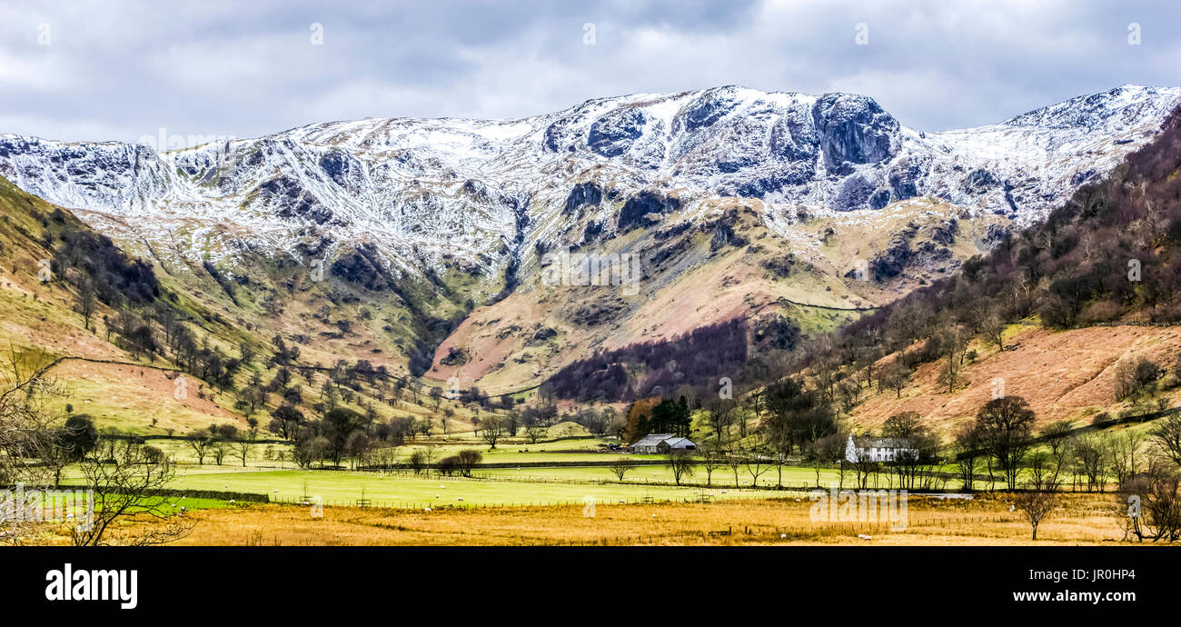 Alta Hartsop Dodd nel Lake District inglese con una copertura di neve; Cumbria, Inghilterra Foto Stock