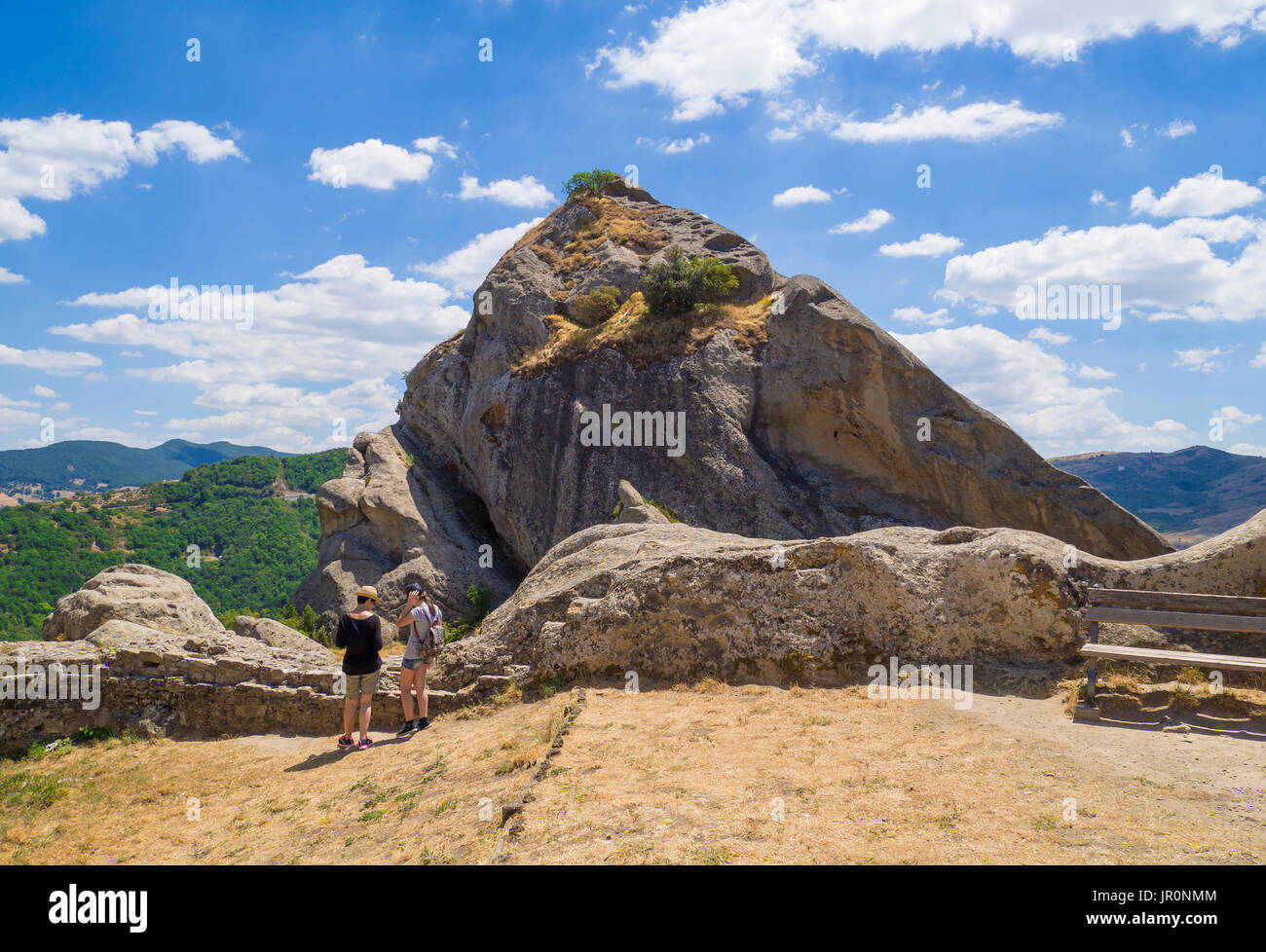 Castelmezzano (Italia) - un piccolo villaggio di altitudine, scavato nella roccia nel parco naturale delle Dolomiti Lucane, Basilicata, famoso per 'Angel' DI VOLO Foto Stock