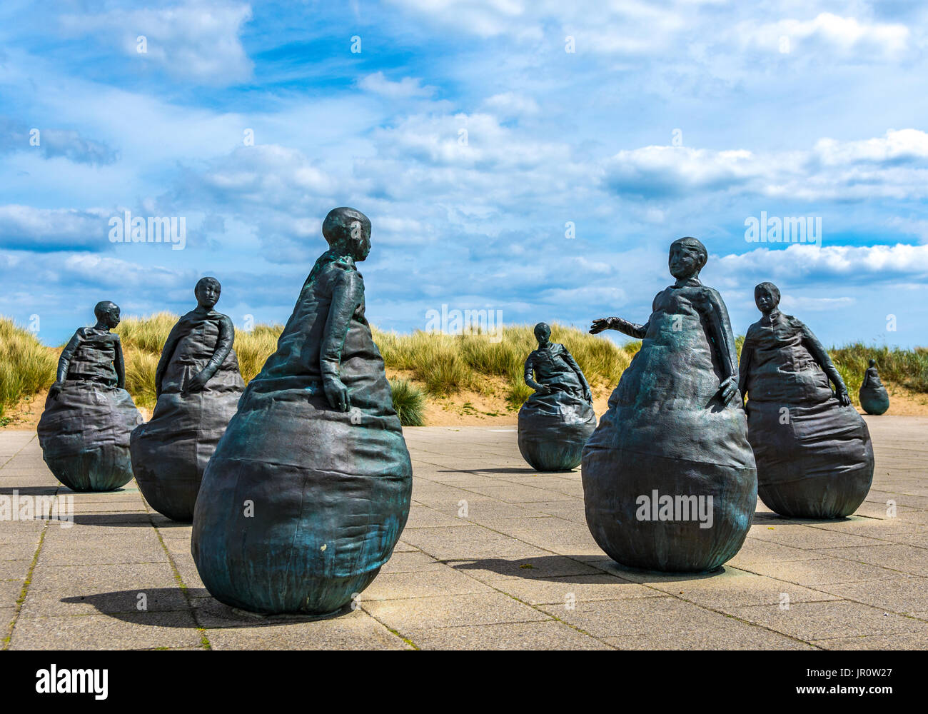 Scultori di juan munoz è situata alla foce del fiume Tyne a South Shields Foto Stock