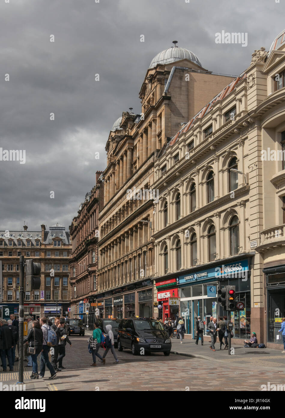 Strada trafficata scena, Gordon Street, Glasgow, Scotland, Regno Unito Foto Stock
