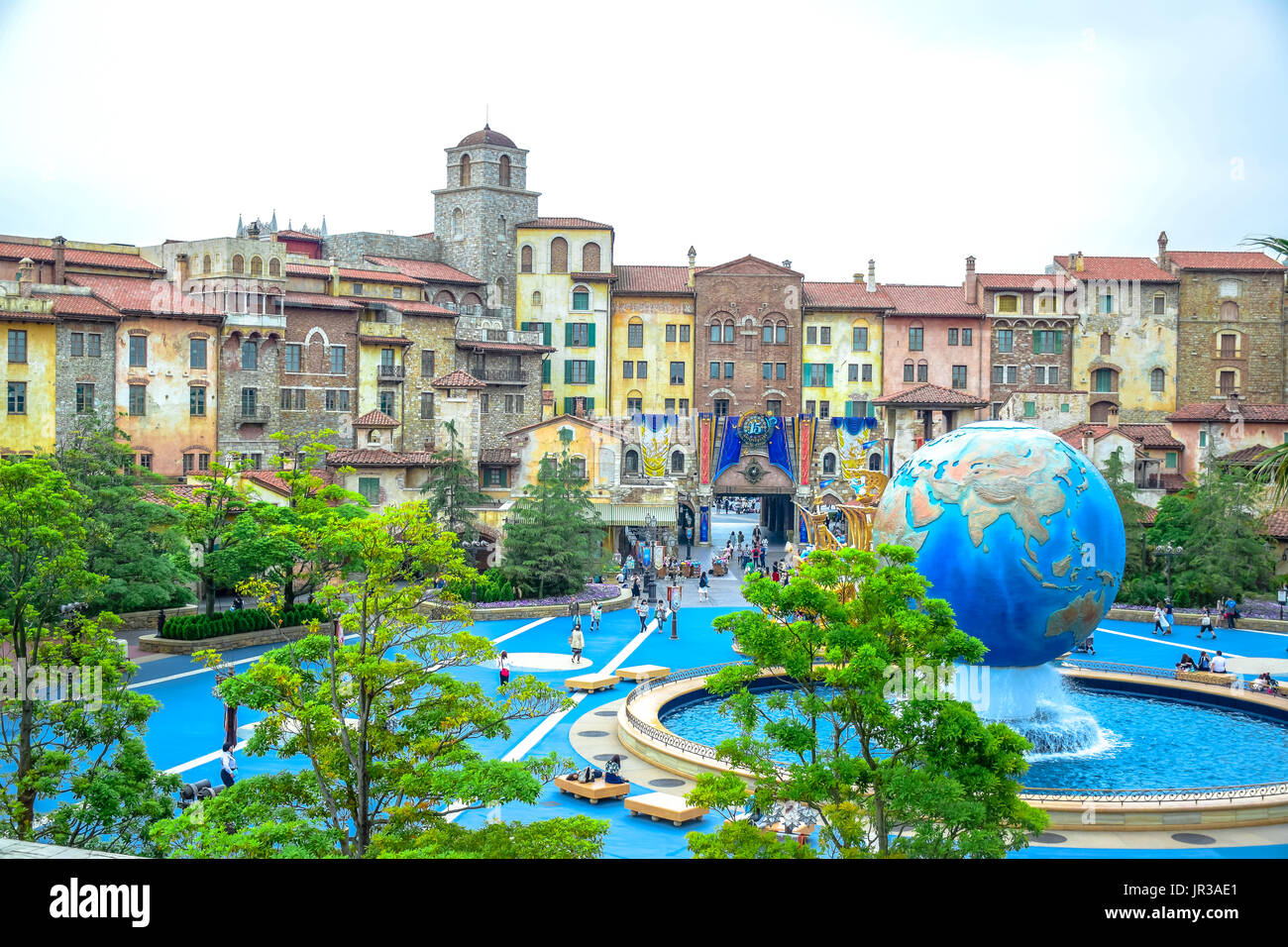 CHIBA, Giappone: Vista del paesaggio della zona di ingresso della Tokyo Disneysea situato in Urayasu, Chiba, Giappone Foto Stock