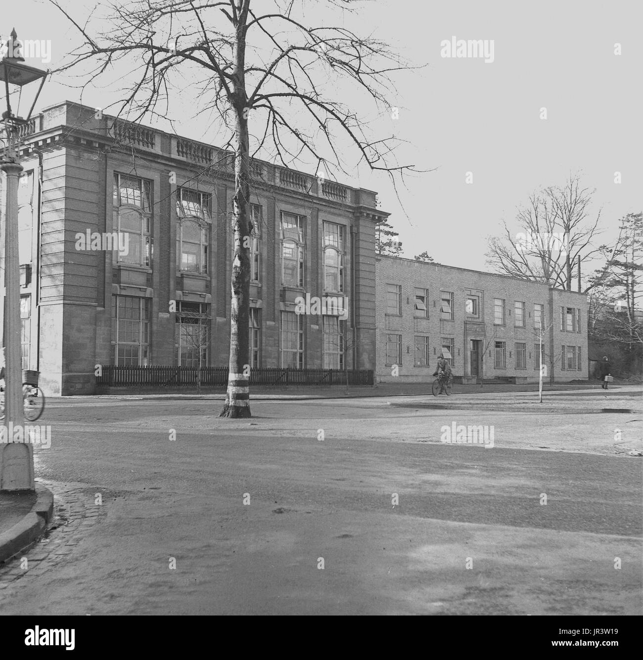 1948, storico, vista esterna dell'edificio nei parchi del Sud Rd, Oxford, alloggiamento il Dyson Perrins laboratory, che è stato il principale centro per la ricerca nel settore della chimica organica presso la famosa università di Oxford, Oxford, Inghilterra, Regno Unito. Foto Stock