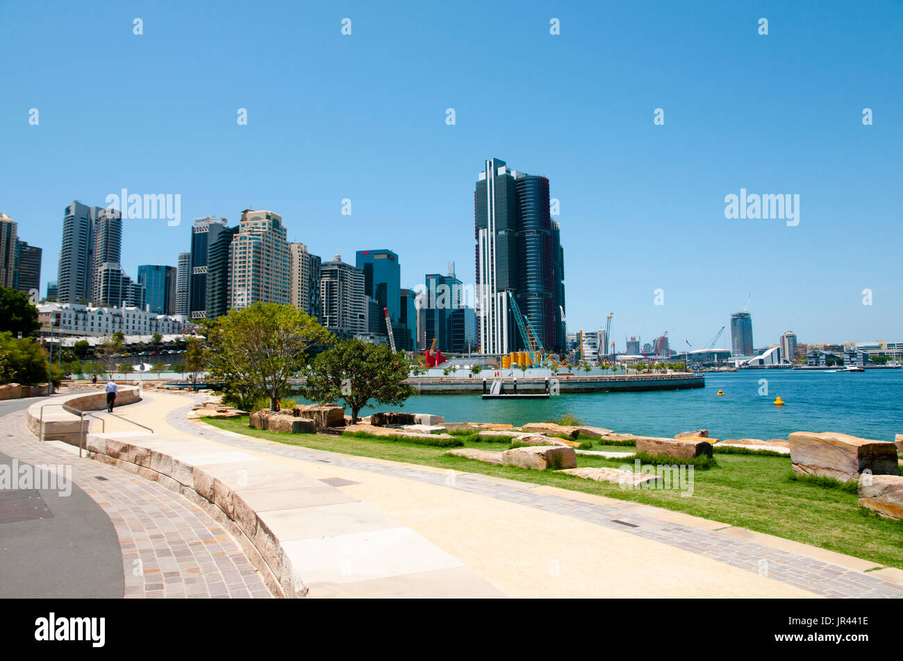 SYDNEY, Australia - 12 dicembre 2016: Commerciali edifici della città visto dal molo di Barangaroo punto di vista di riserva Foto Stock