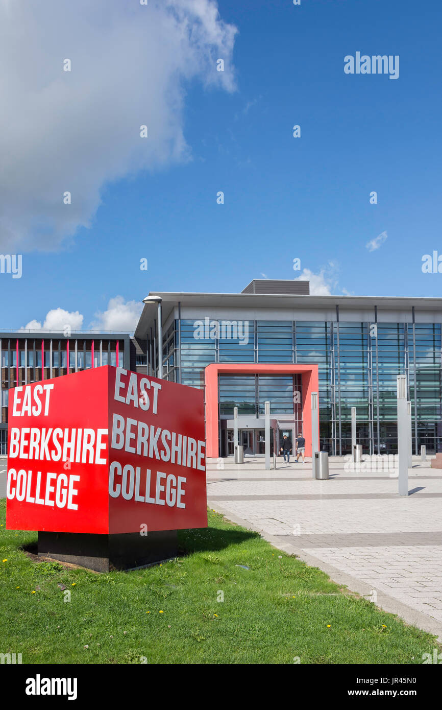 East Berkshire Langley College Station Road, Langley, Berkshire, Inghilterra, Regno Unito Foto Stock