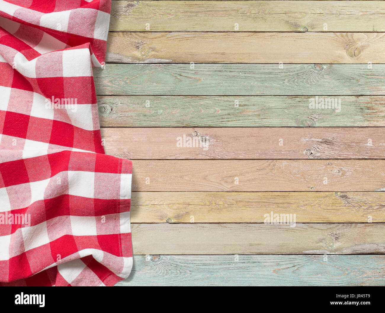 Rosso a scacchi tovaglia da picnic in legno colorato tabella Foto Stock