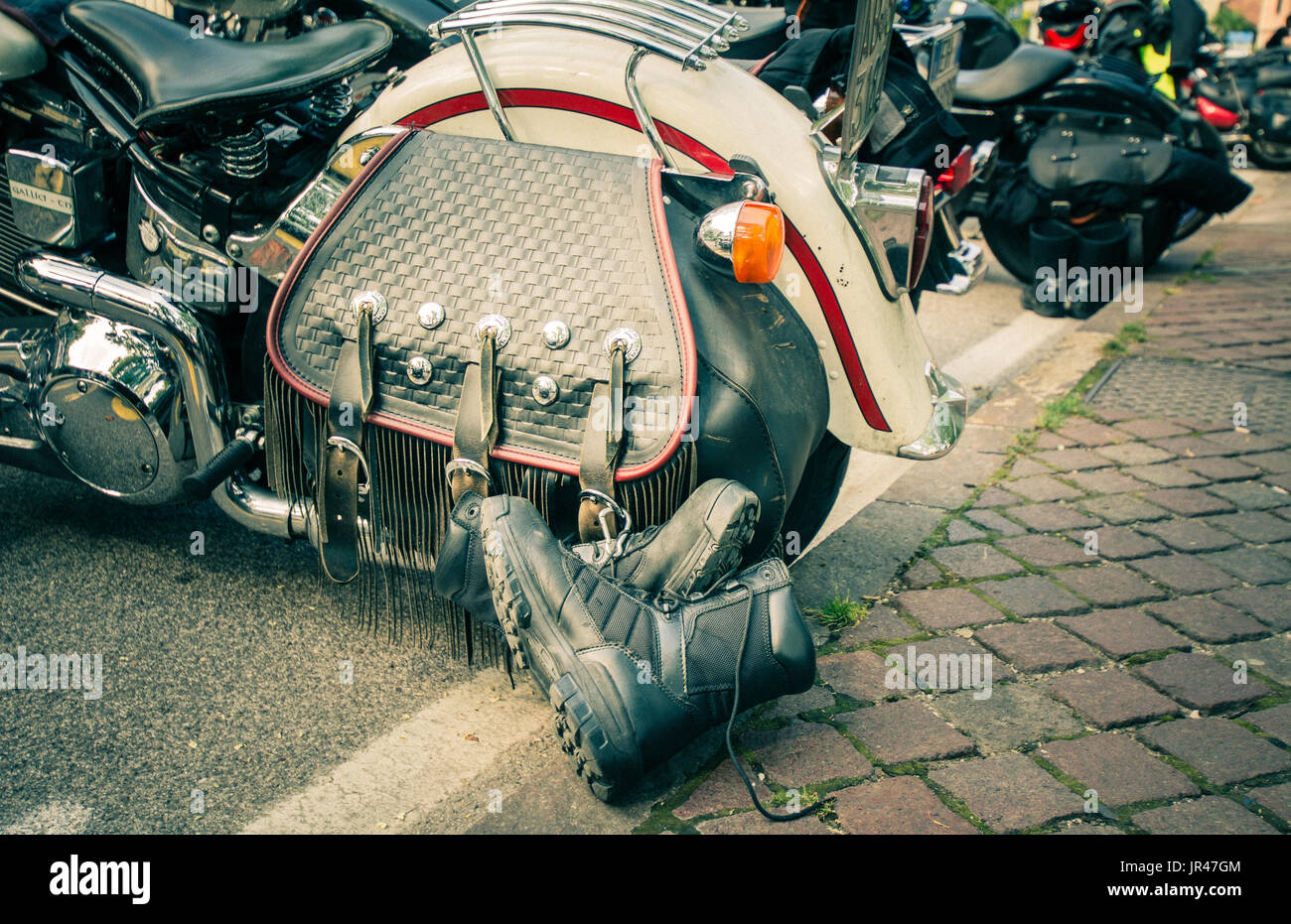 Un tipico biker borsa in pelle. Accessori per moto. Effetto Vintage filtro  Foto stock - Alamy