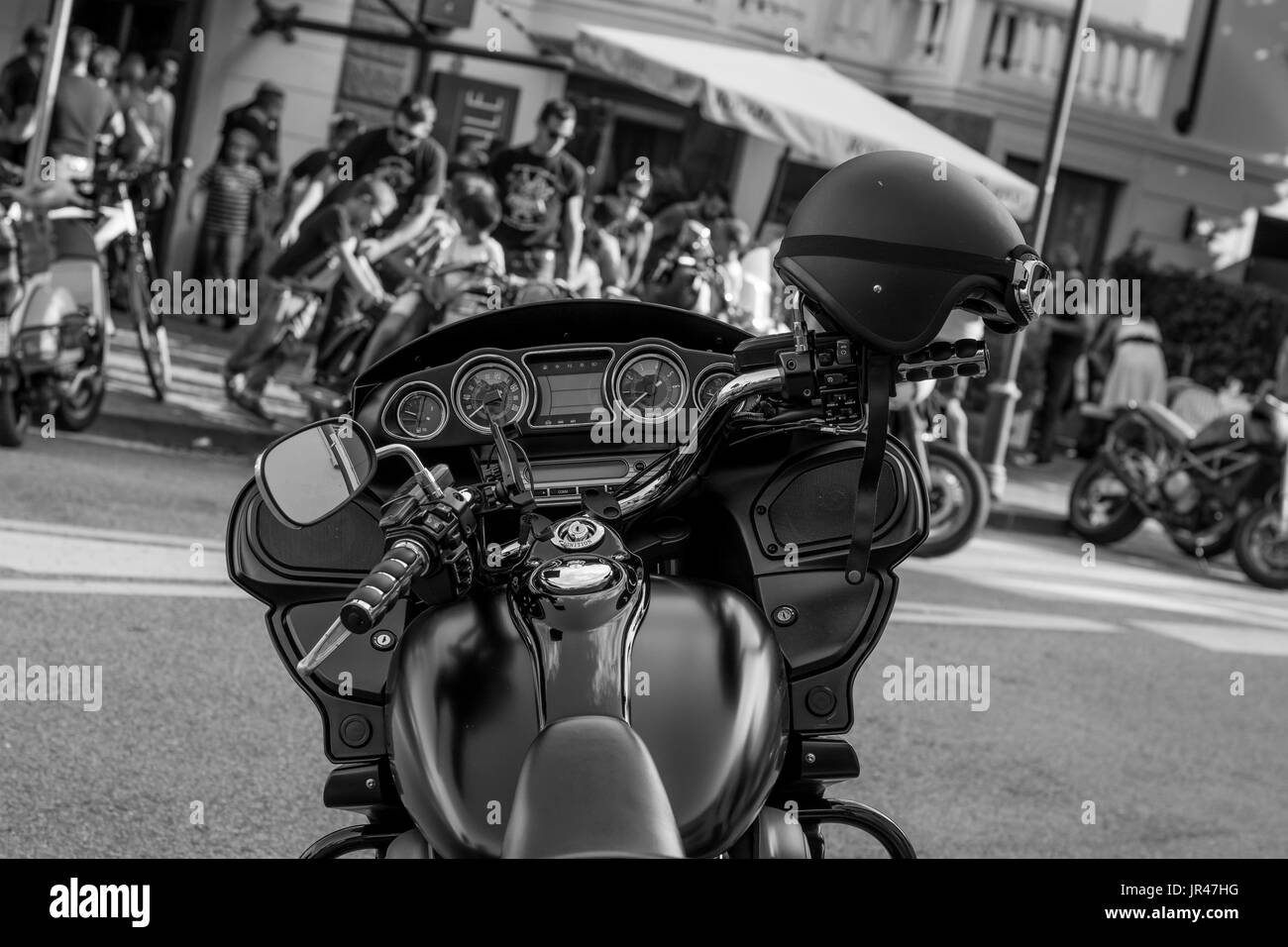 Classic la moto in un biker incontro nella città italiana. dettaglio con effetto vintage filtro. Foto Stock