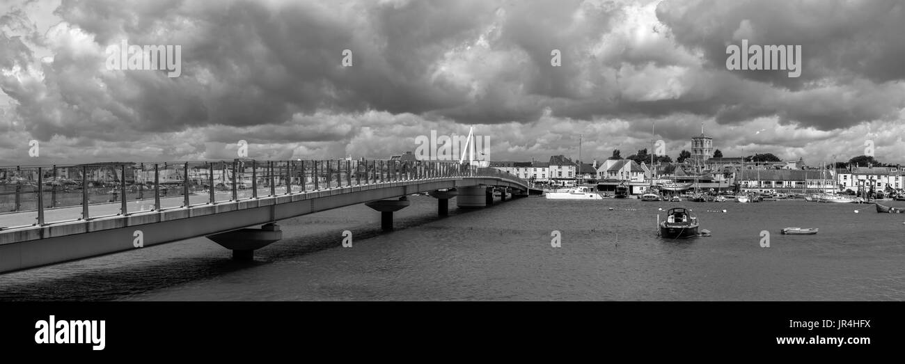 Visualizzazione bianco e nero sopra il ponte a Shoreham Foto Stock