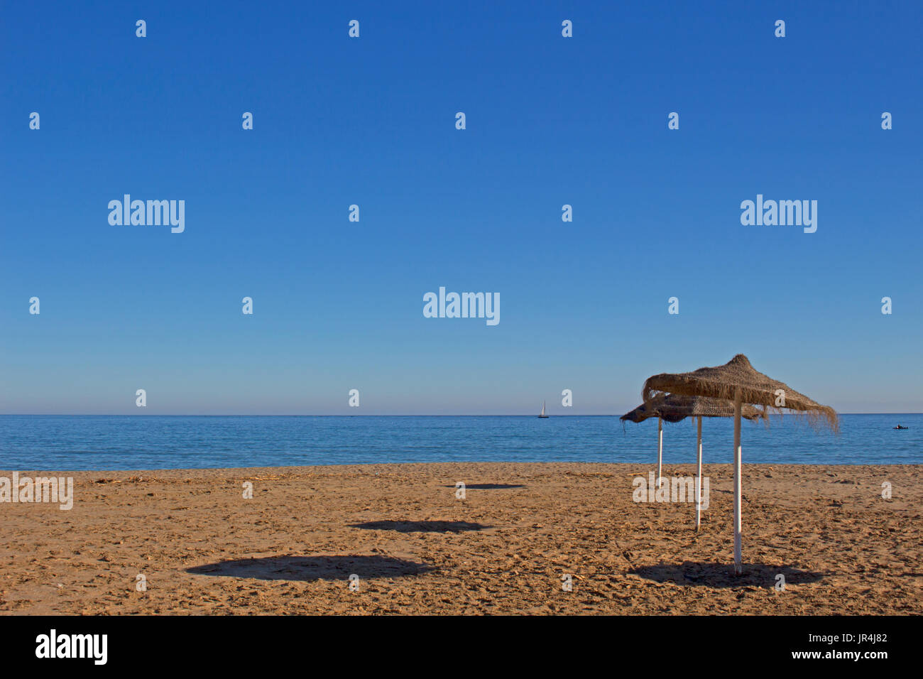 Ombrellone. Bellissima spiaggia di spagnolo. Costa del Sol, Andalusia,  Spagna Foto stock - Alamy