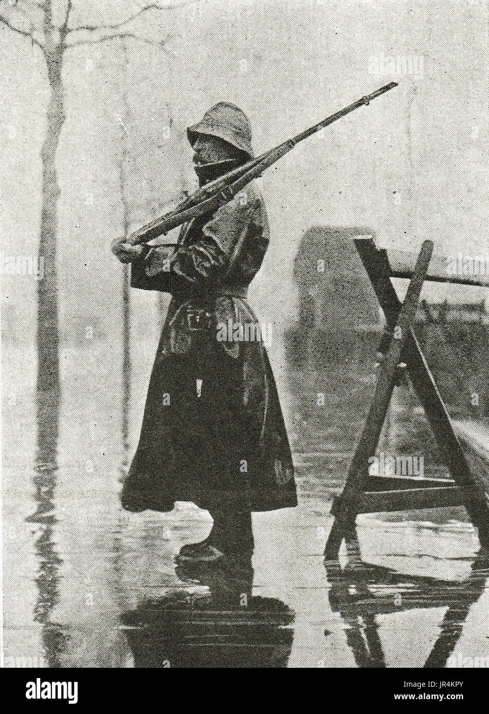 Wet sentinella a guardia Tamigi Embankment, Londra, WW1 Foto Stock