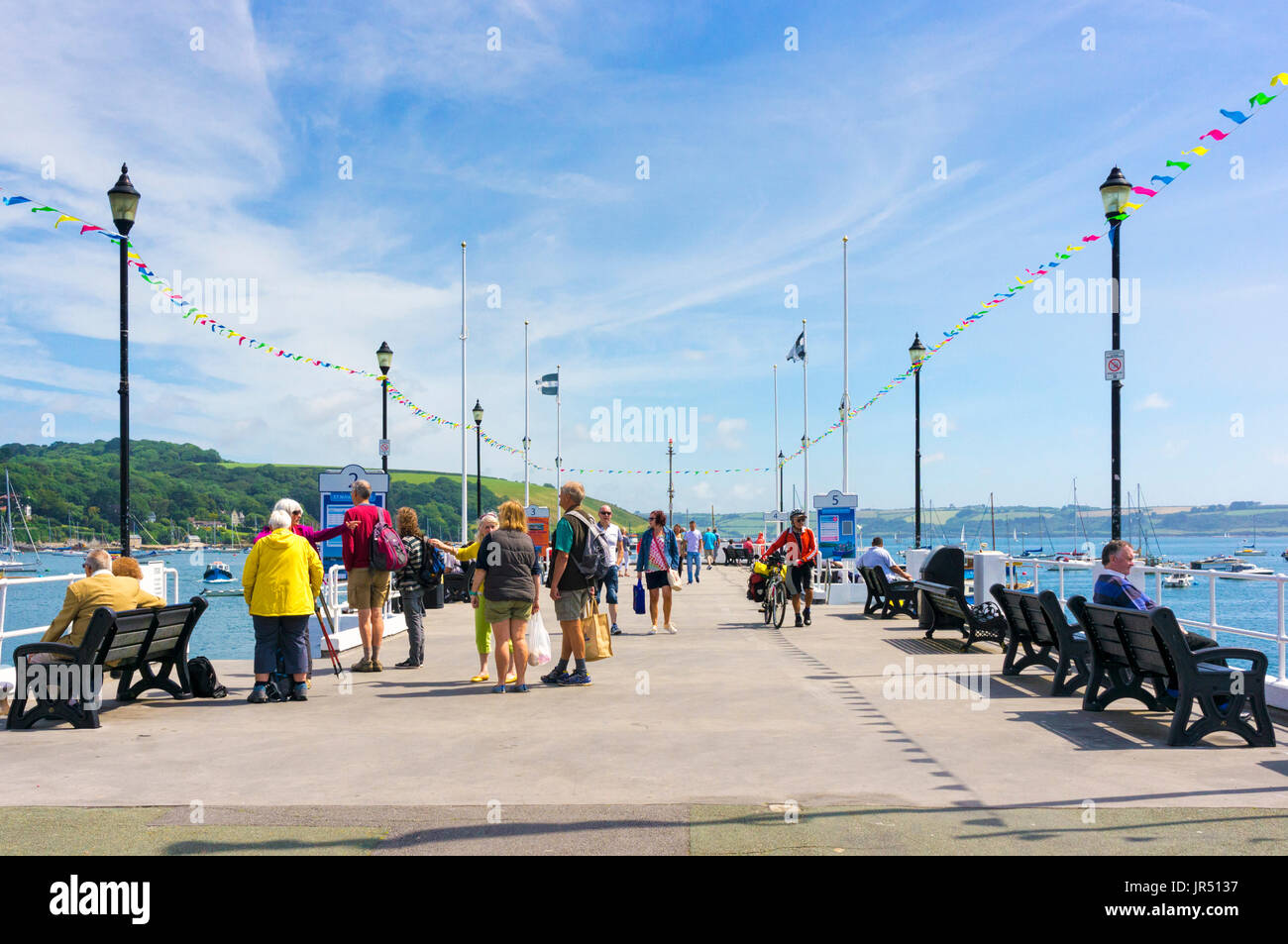 Falmouth pier, Cornwall in estate con i turisti Foto Stock