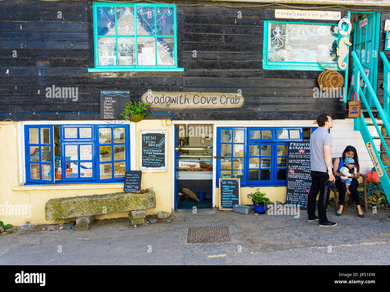 Cadgwith Cove Granchio di mare Pesce fresco shop nel villaggio di pescatori di Cadgwith, Cornwall, Regno Unito Foto Stock
