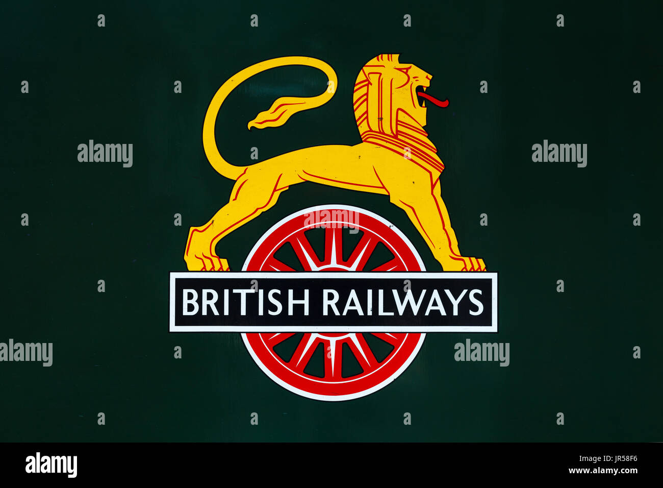 Un British Railways logo su un treno a vapore gara a Penrith stazione in Cumbria, nell Inghilterra del nord. Il logo è stato utilizzato tra il 1950 e inizio 1956. Foto Stock