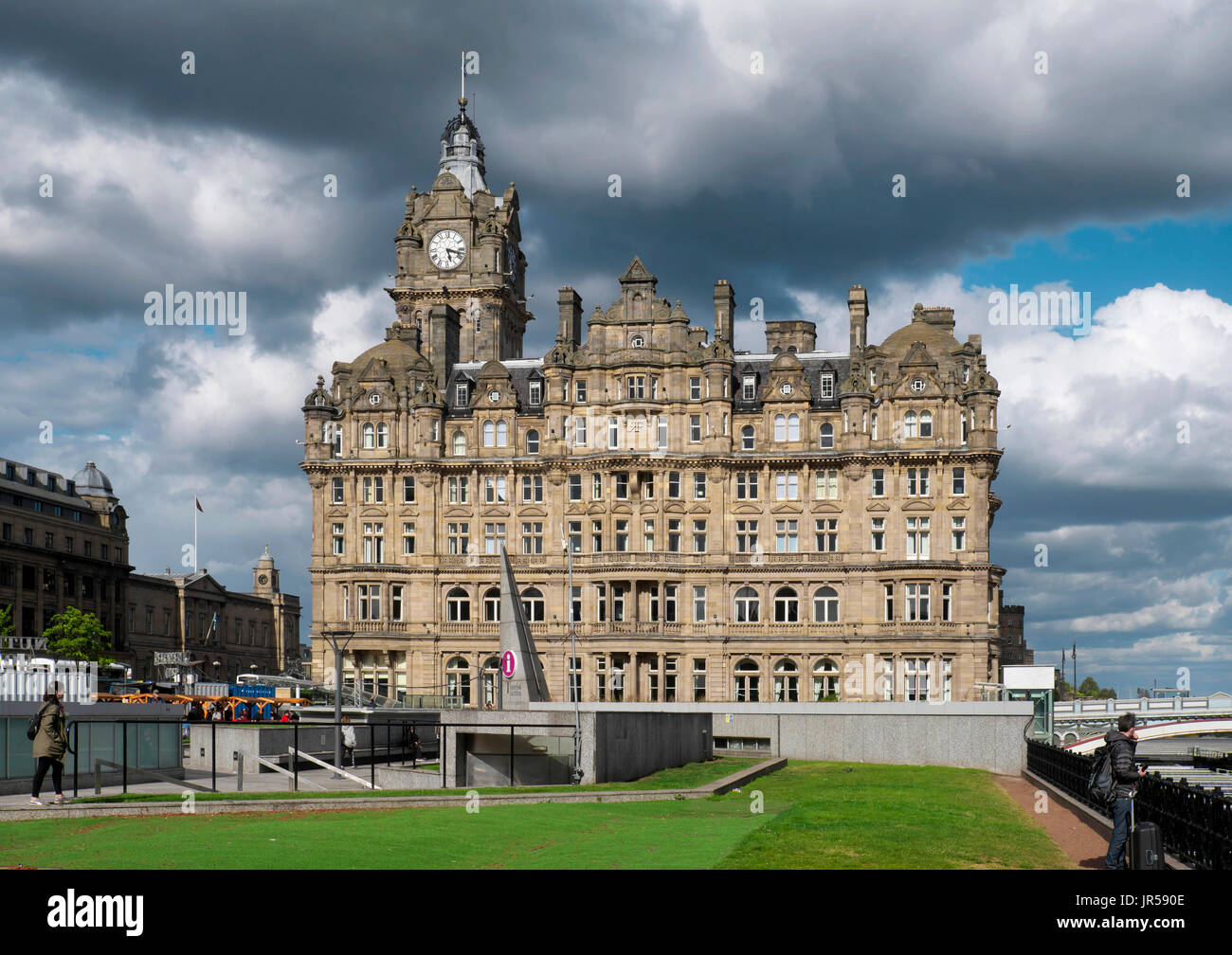 Balmoral Hotel con clock tower, Edimburgo, Scozia, Regno Unito Foto Stock