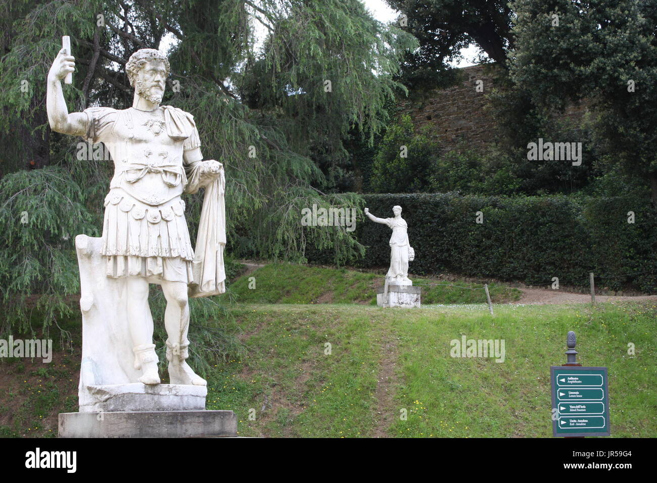 I Giardini di Boboli (Italiano: Giardino di Boboli) è un parco di Firenze, Italia, che ospita una collezione di sculture databili dal Cinquecento Foto Stock