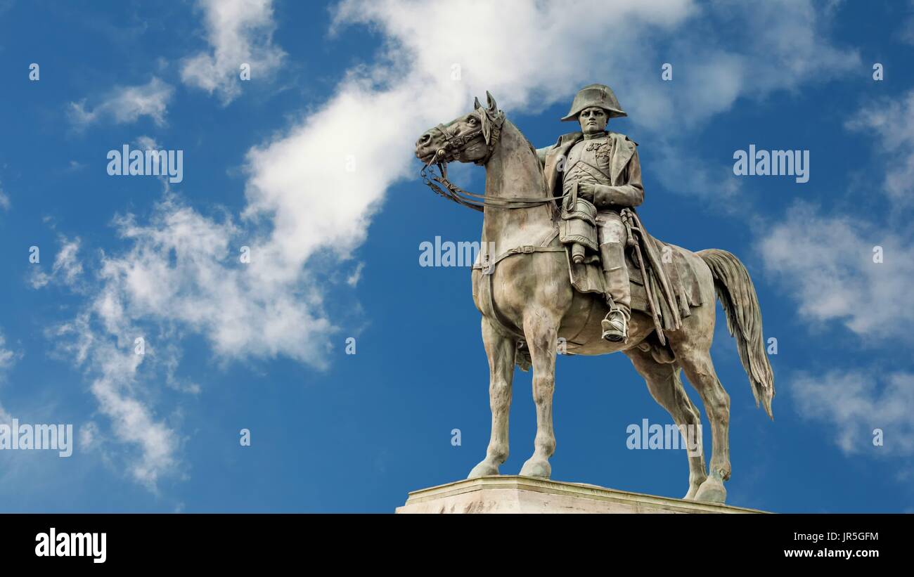 Statua equestre di Napoleone in MONTEREAU FAULT YONNE FranceHorse statua di Napoleone in MONTEREAU FAULT YONNE FRANCIA Foto Stock