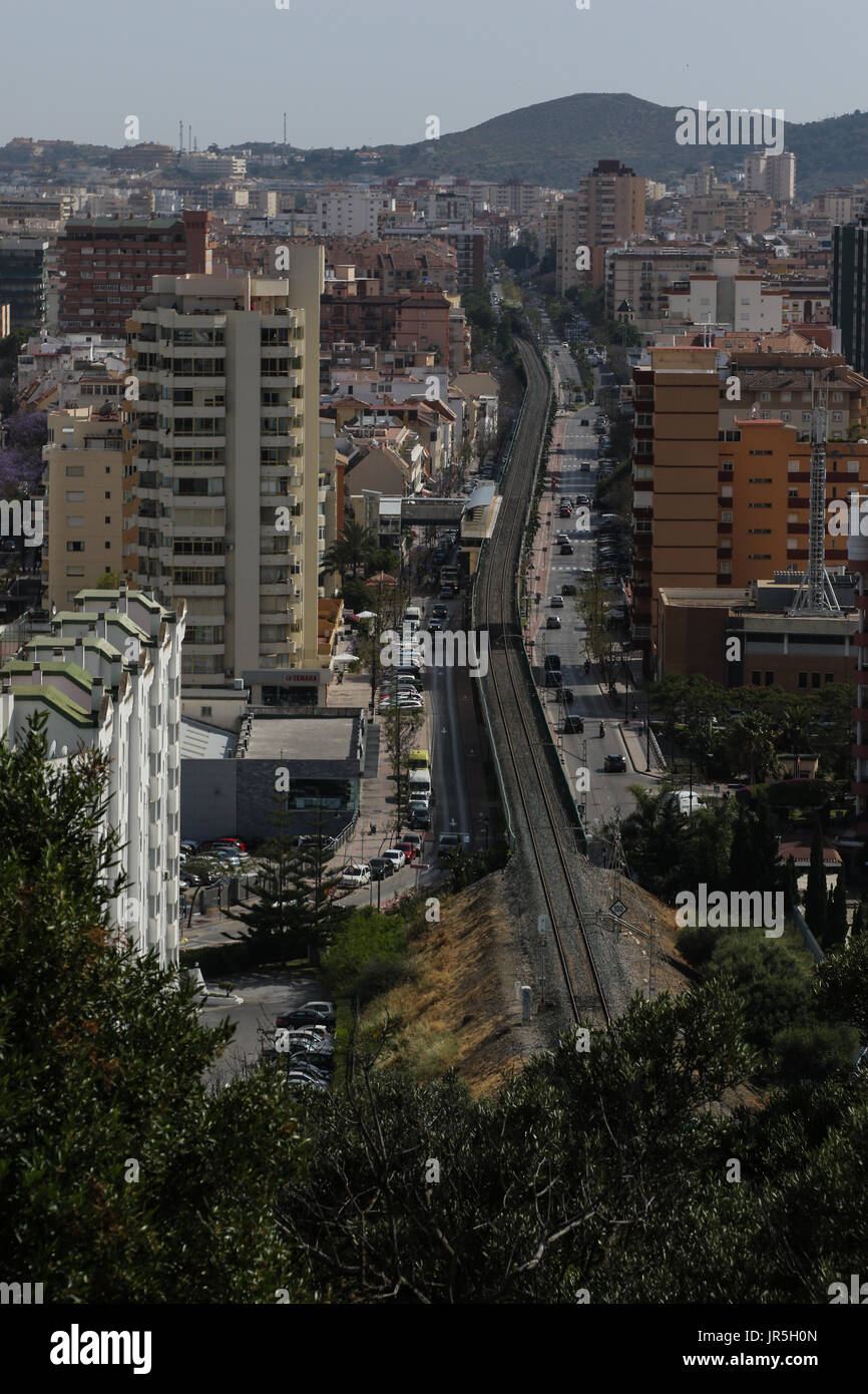 La vista dalla Osborne Bull guardando in direzione Fuengirola compreso il trainline tra di esso e di Malaga Foto Stock