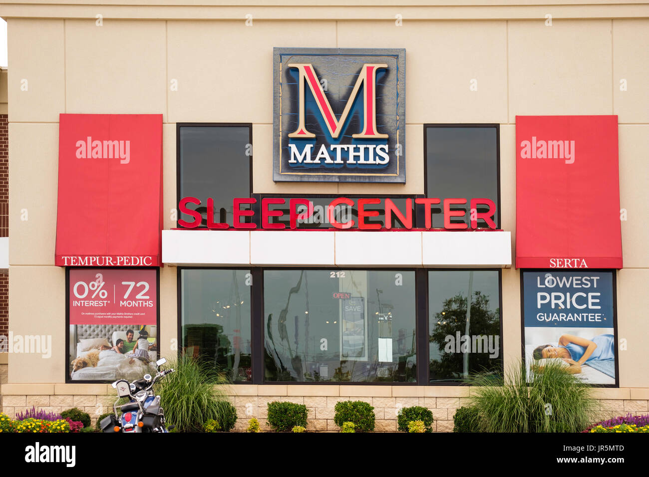La vetrina di Mathis Centro sonno materassi in vendita nella città di Oklahoma, Oklahoma, Stati Uniti d'America. Foto Stock