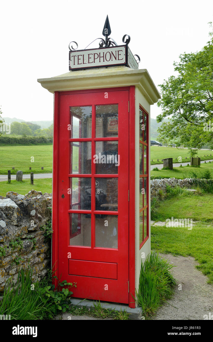 Ripristinato K1 riferimento 236 nella casella Telefono restaurato telefono bellica chiosco, Tyneham, Dorset Foto Stock