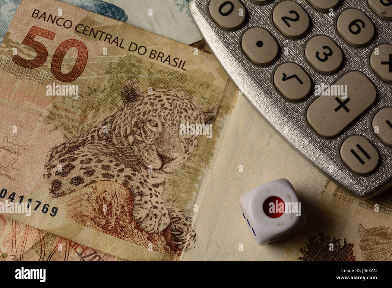 Brasiliano cinquanta denaro vero bill su un tavolo Foto Stock