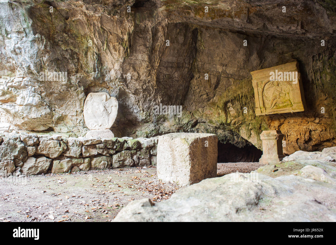 Il Mitreo di Duino in provincia di Trieste. Mithraea erano luoghi di culto per i seguaci del romano mistero religione conosciuta come Mithraic Foto Stock