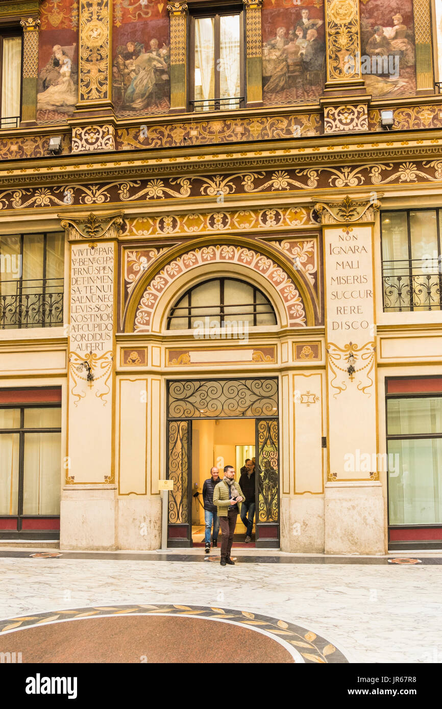 Cortile interno della galleria sciarra, sede di anac, autorita nazionale  anticorruzione, italiano natonal anti-corruzione autorità, via Marco  Minghetti Foto stock - Alamy