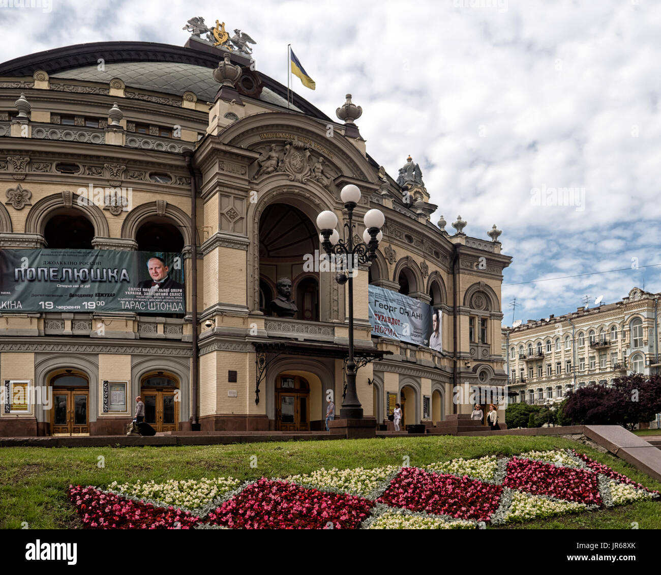 KIEV, UCRAINA - 12 GIUGNO 2016: Vista esterna dell'edificio del Teatro dell'Opera Nazionale ucraino di Taras Shevchenko Foto Stock