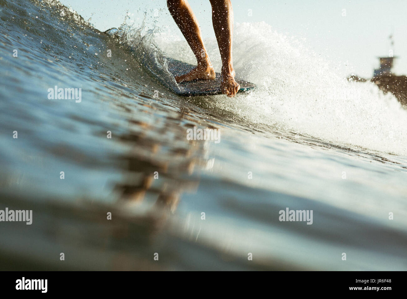 Donna surf, Malibu, California, America, STATI UNITI D'AMERICA Foto Stock