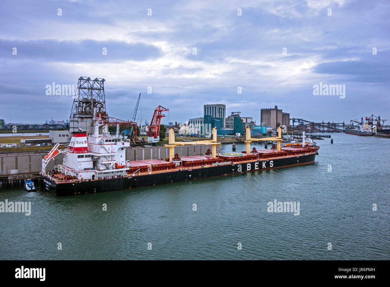 Beks Munevver, bulk carrier da le Isole Marshall ormeggiata nel porto di Rotterdam, Paesi Bassi Foto Stock