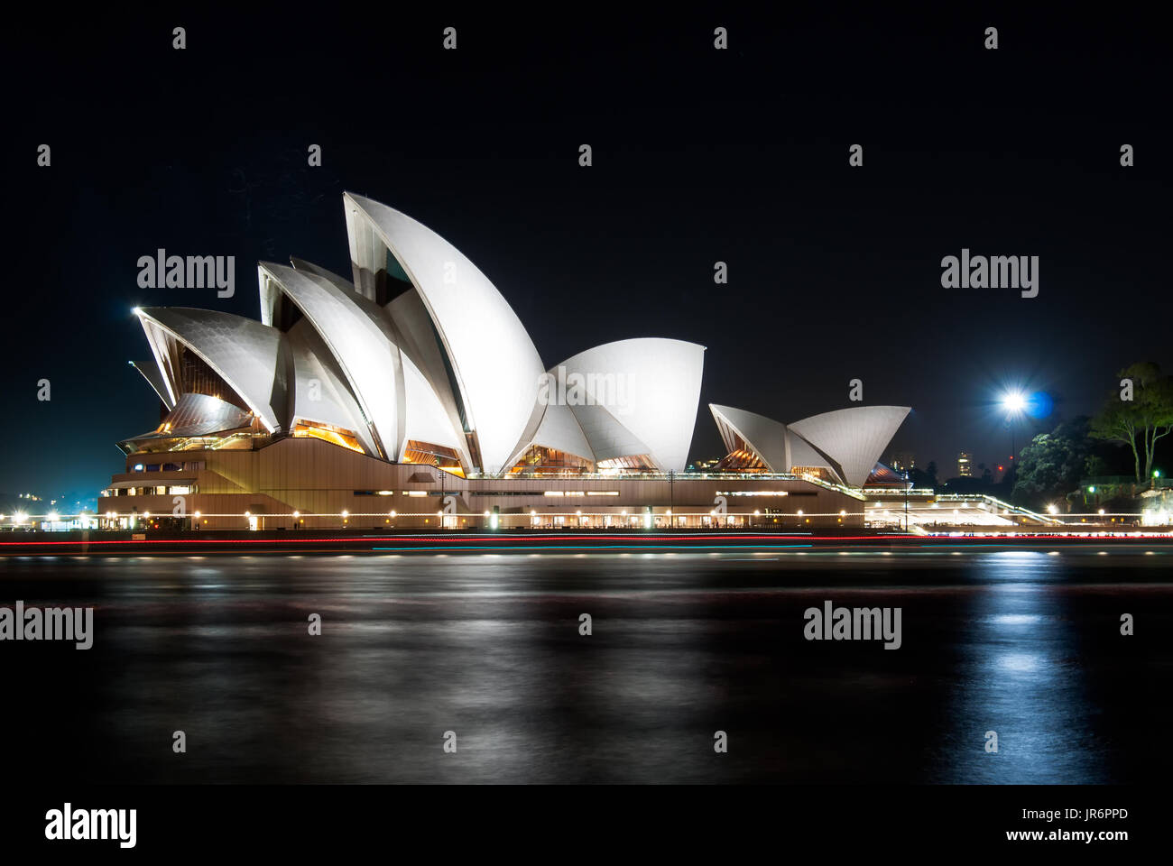 Sydney, Australia - 20 Ottobre 2015: vista notturna di Sydney Opera House di Sydney, un iconico punto di riferimento nel Nuovo Galles del Sud, Australia. Foto Stock