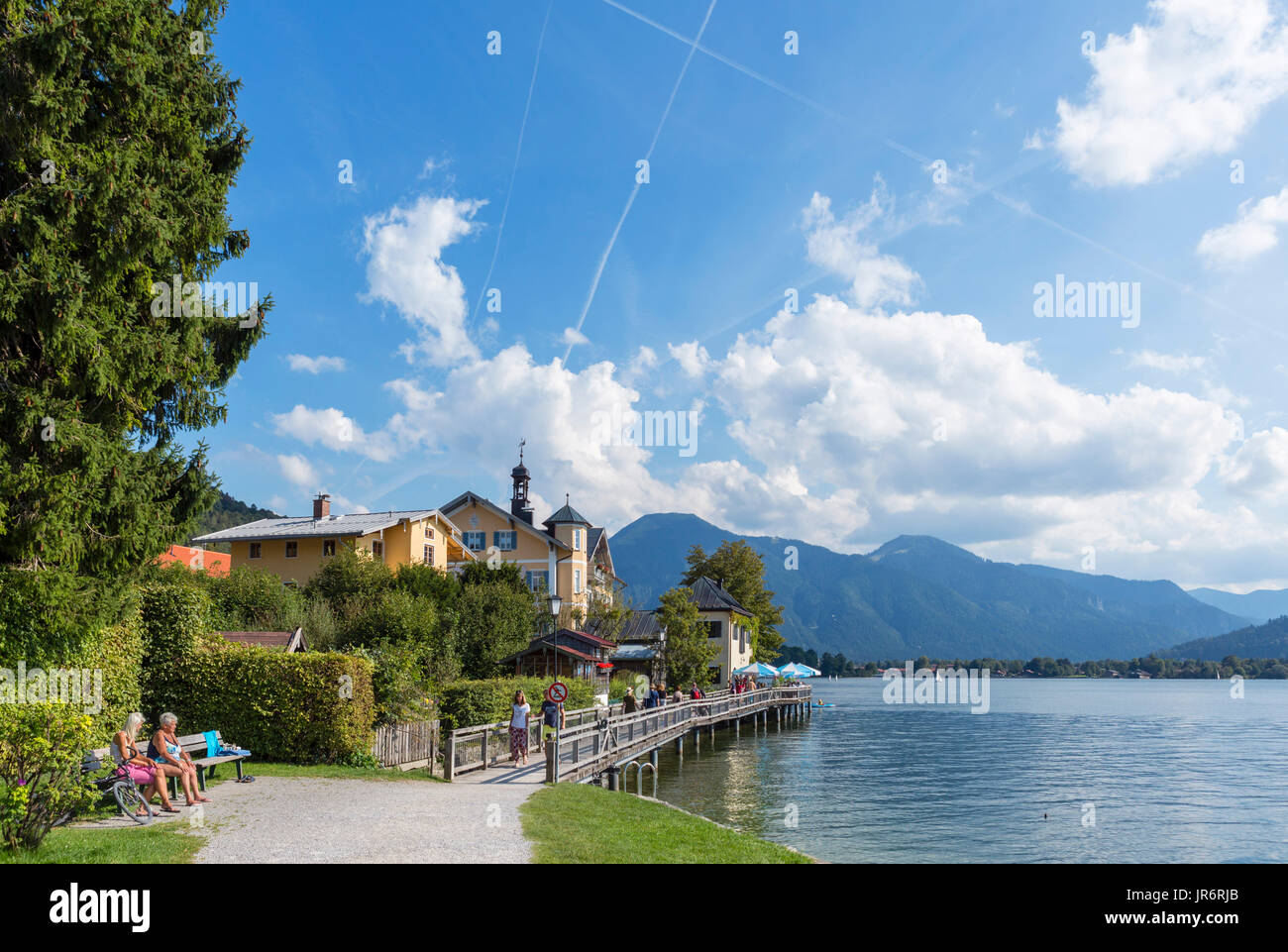 Il Tegernsee, il lago Tegernsee, Alpi Bavaresi, Baviera, Germania Foto Stock