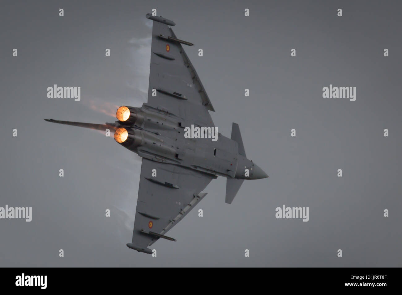 Fairford, Gloucestershire, Regno Unito - 10 luglio 2016: Il Royal Air Force Euro Fighter Typhoon si esibisce al Fairford International Air Tattoo 2016 Foto Stock