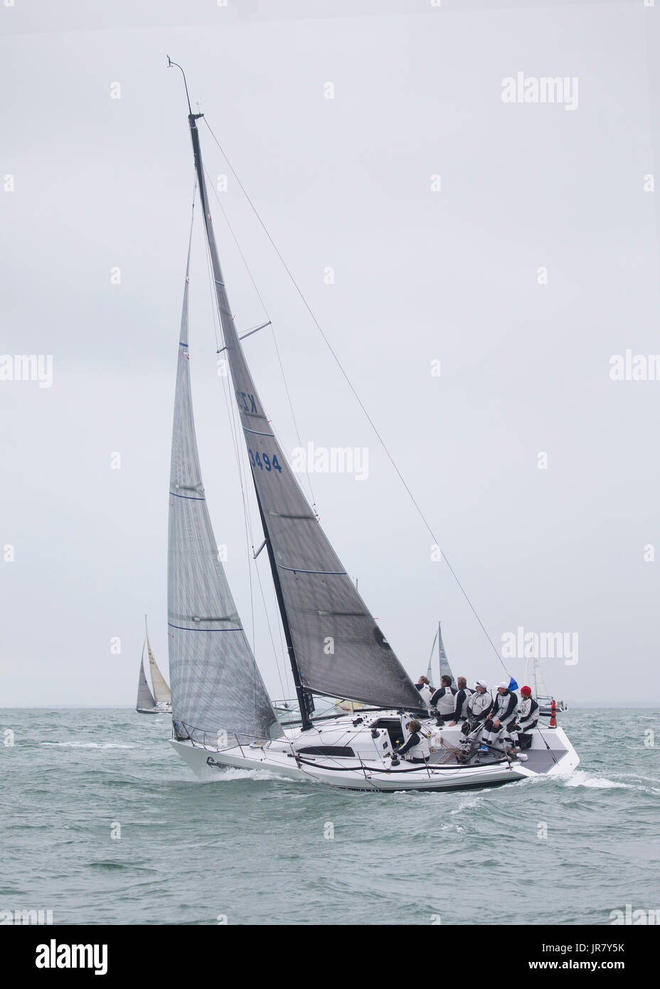 Farr 65 KZ3494 Swuzzlebubble battendo verso gli aghi sul suo modo di vincere la divisione IRC 2 nel 2017 il giro dell'isola in barca a vela Foto Stock