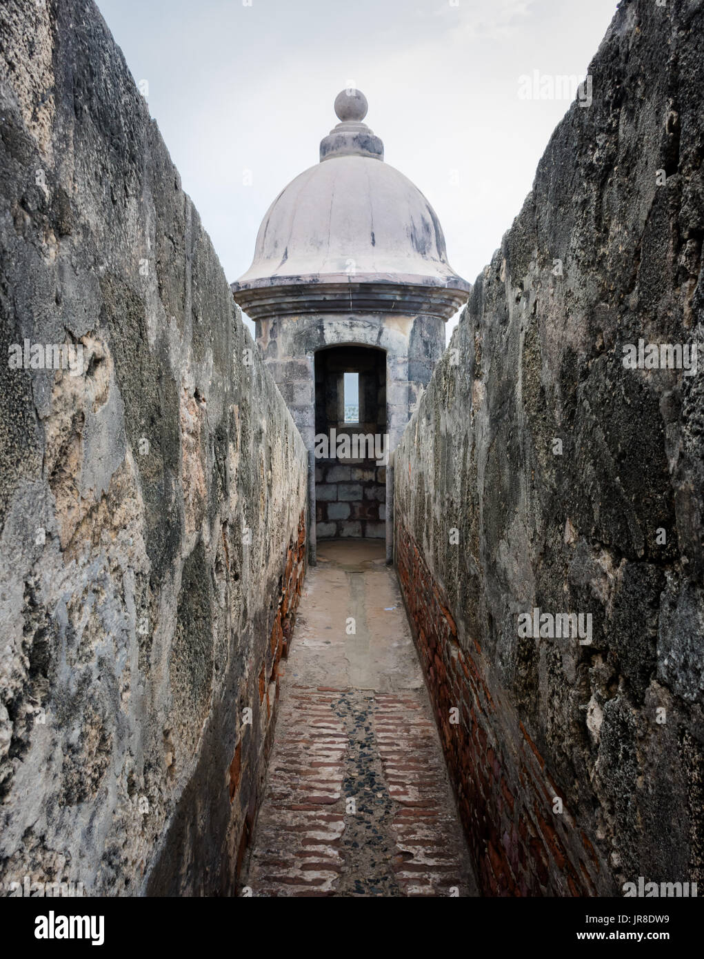 Sentry Lookout nello storico castello El Morro in San Juan, Puerto Rico Foto Stock