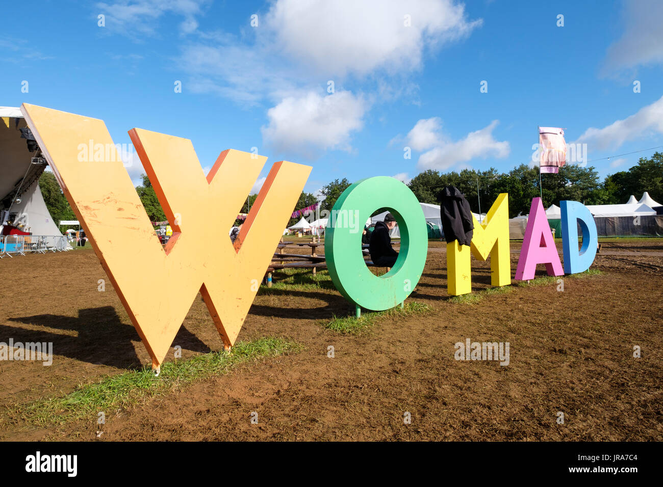 WOMAD multicolore segno, Womad Festival, Charlton Park di Malmesbury, Wiltshire, Inghilterra, luglio 30, 2017 Foto Stock