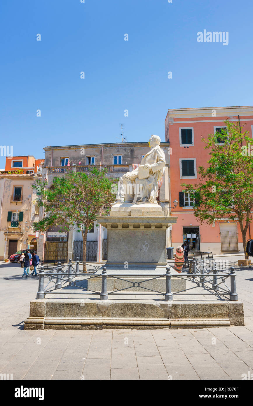 Sassari piazza sardegna, statua del giudice e storico Pasquale Tola ubicato in piazza Tola a Sassari, Sardegna. Foto Stock