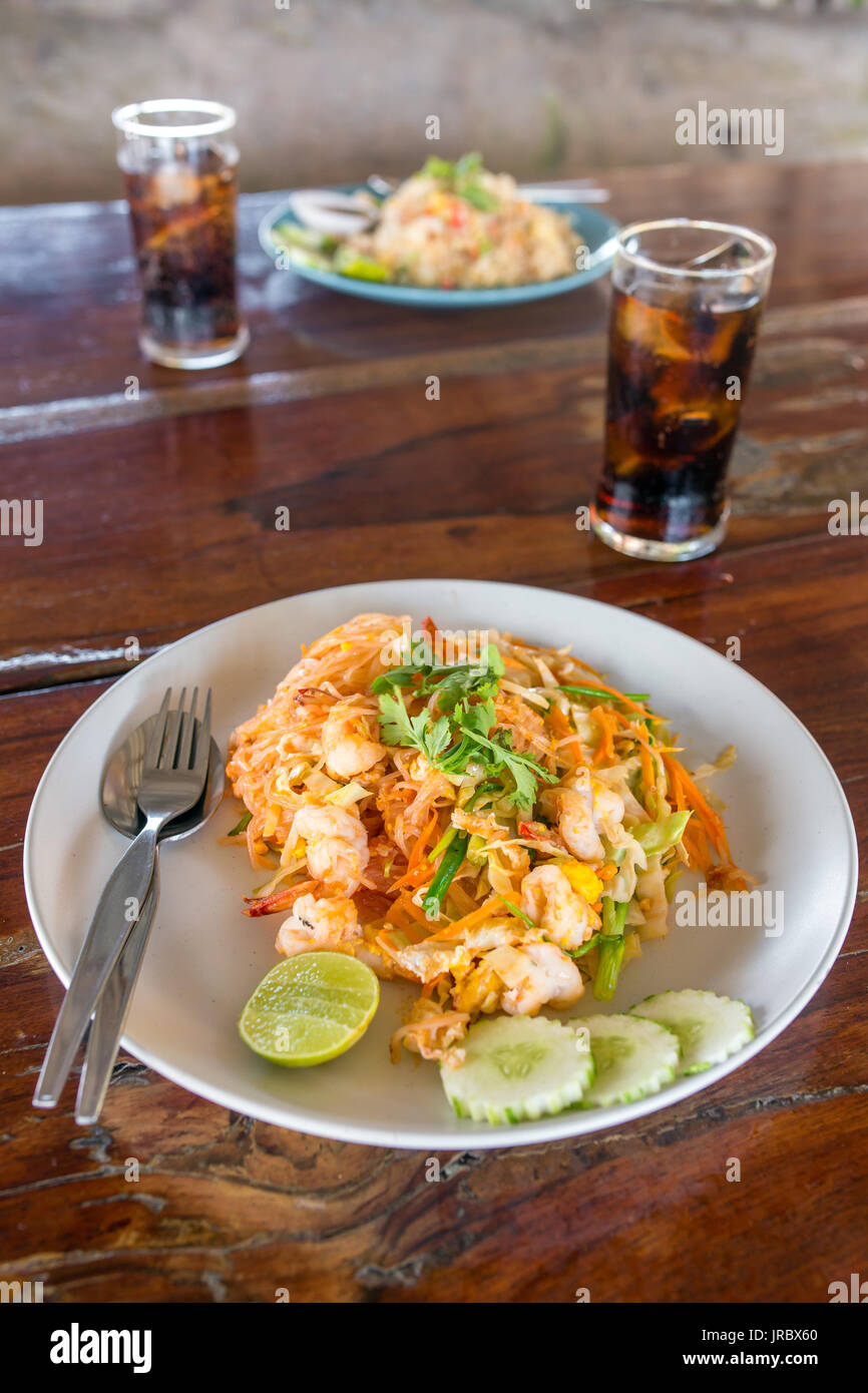 Il cibo thai Pad Thai kung, Stir fry tagliatelle con gamberetti in stile padthai Foto Stock