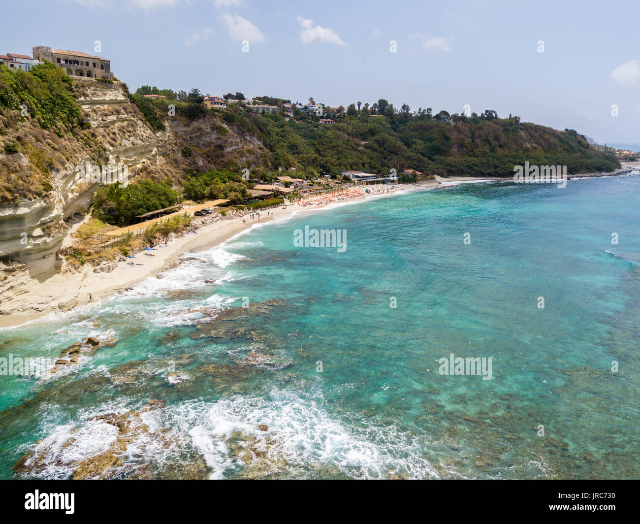 Promontorio, costa, Cliff, scogliera affacciato sul mare, Ricadi, Capo Vaticano, Calabria. Italia Foto Stock