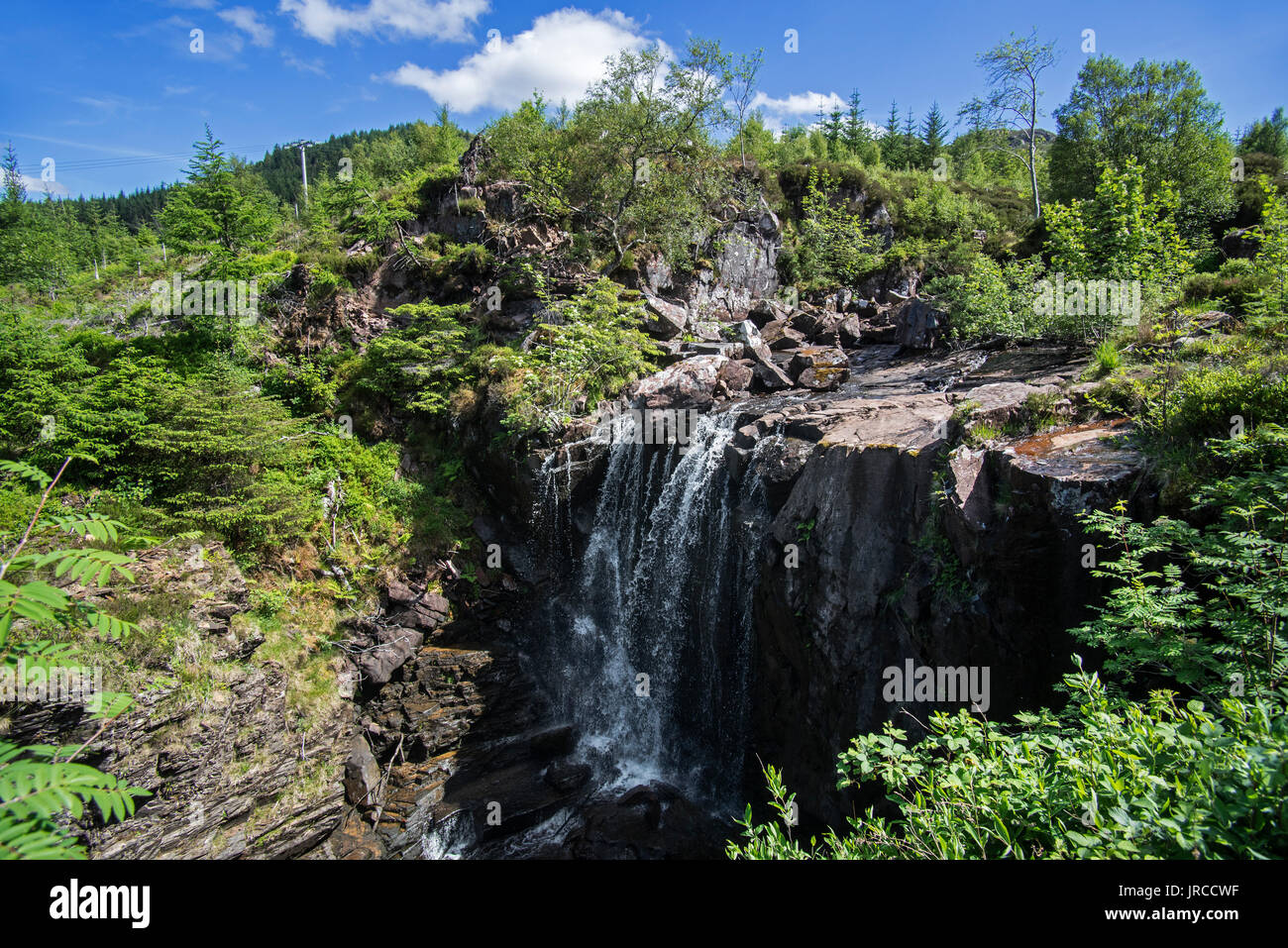 Victoria Falls nella foresta Slattadale, cascata sul Abhainn Garbhaig fiume che scorre a Loch Maree, Wester Ross, Highlands scozzesi, Scotland, Regno Unito Foto Stock