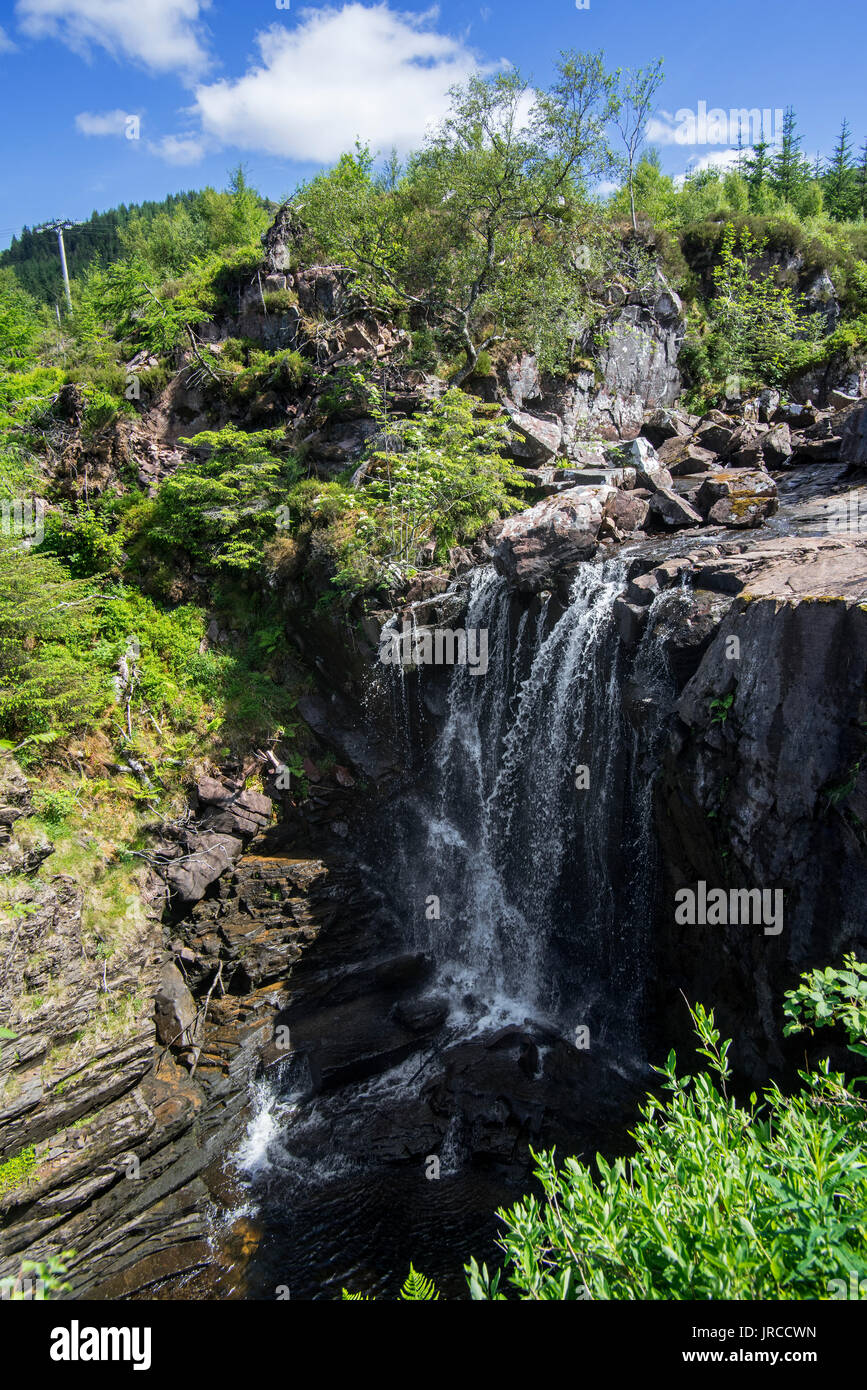 Victoria Falls nella foresta Slattadale, cascata sul Abhainn Garbhaig fiume che scorre a Loch Maree, Wester Ross, Highlands scozzesi, Scotland, Regno Unito Foto Stock