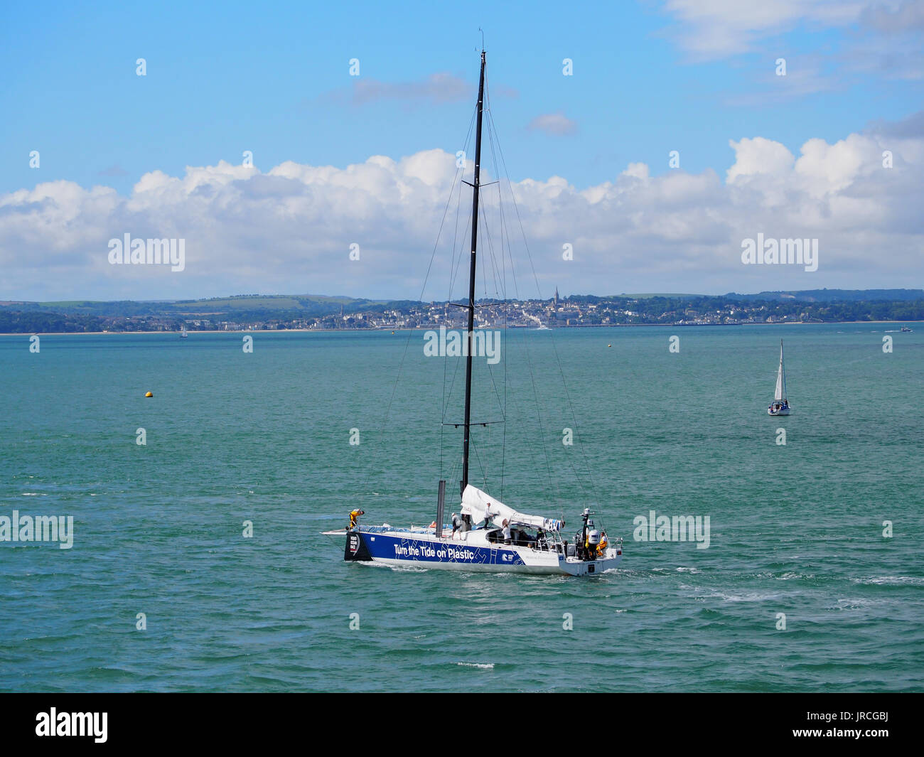 Lo yacht del team 'Girare la marea sulla plastica' preparazione per la Volvo Ocean race in Portsmouth Porto Foto Stock