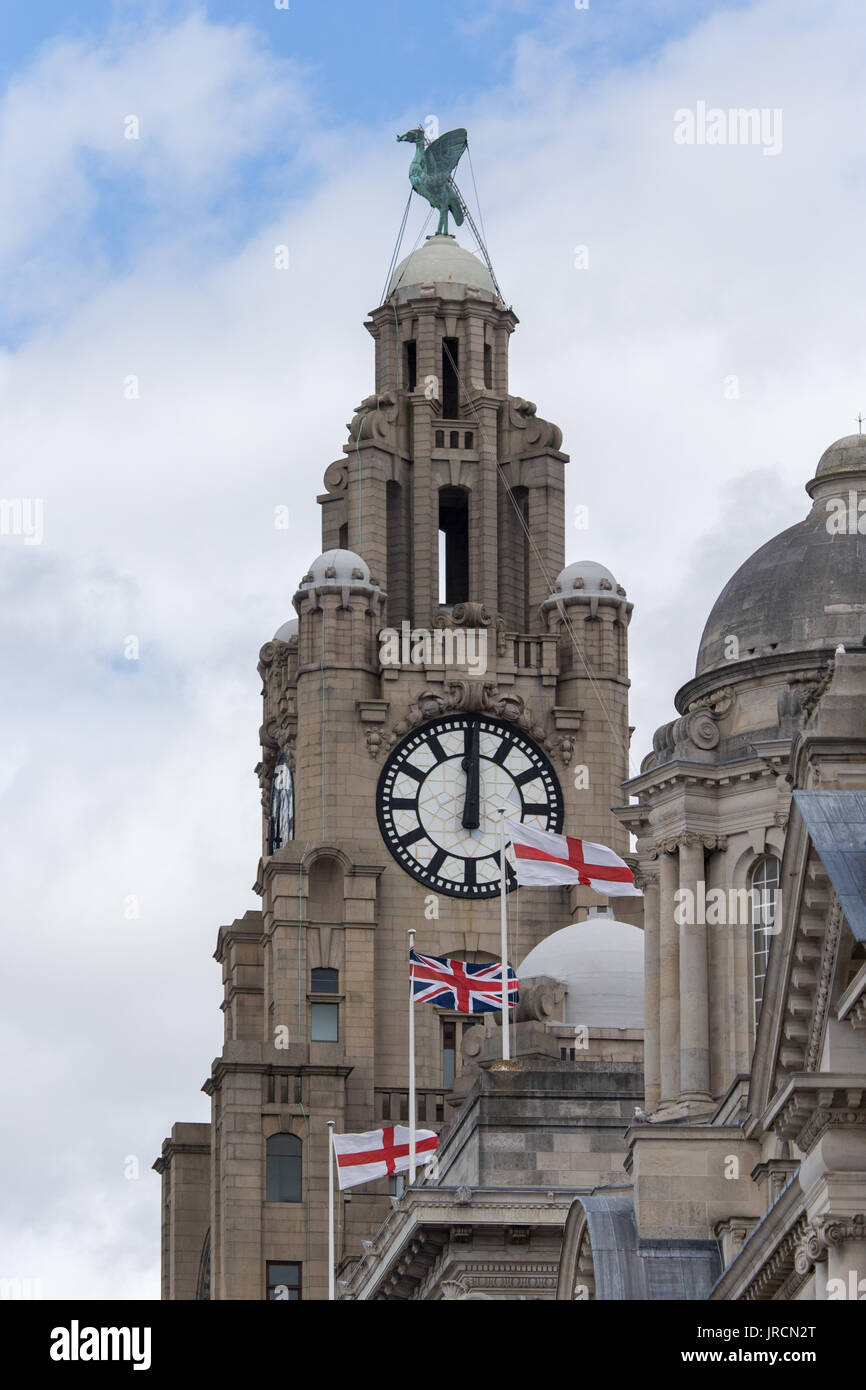 La parte superiore del fegato e Cunard Building, due delle tre Grazie sul lungomare di Liverpool Foto Stock
