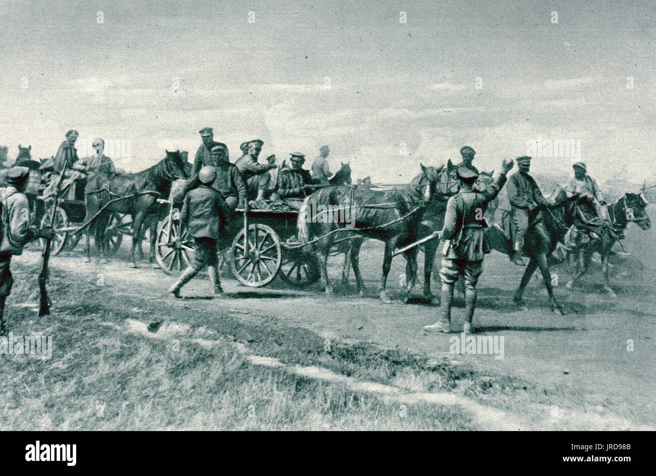 British officer azienda fino ai disertori russo Foto Stock