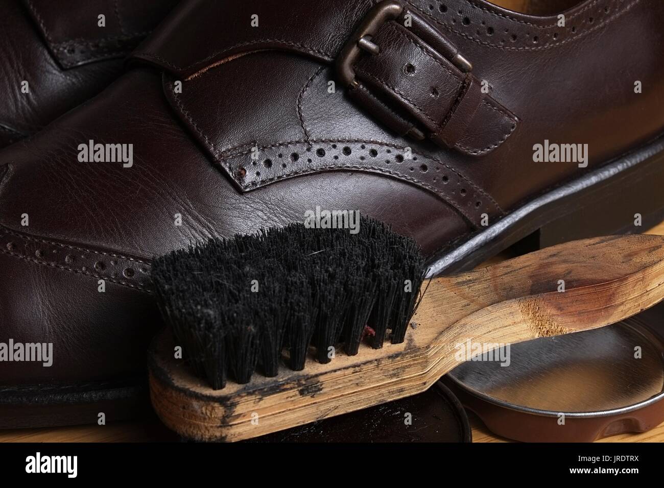 Brown uomini scarpe classic, spazzola e grasso Foto Stock