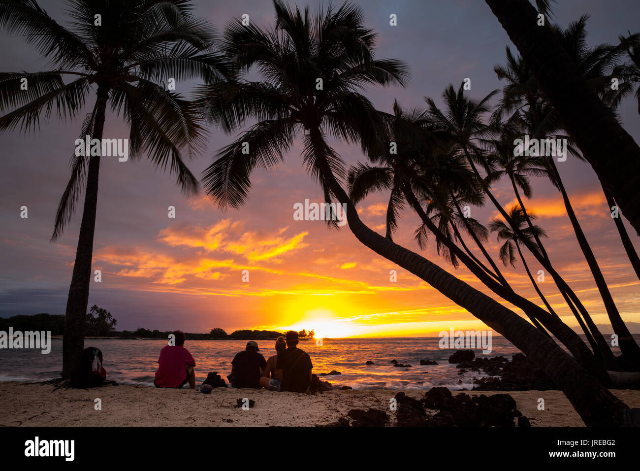 HI00460-00...Hawai'i - tramonto sull'Oceano Pacifico da Kekaha Kai State Park lungo la costa di Kona sull isola di Hawai'i. Foto Stock