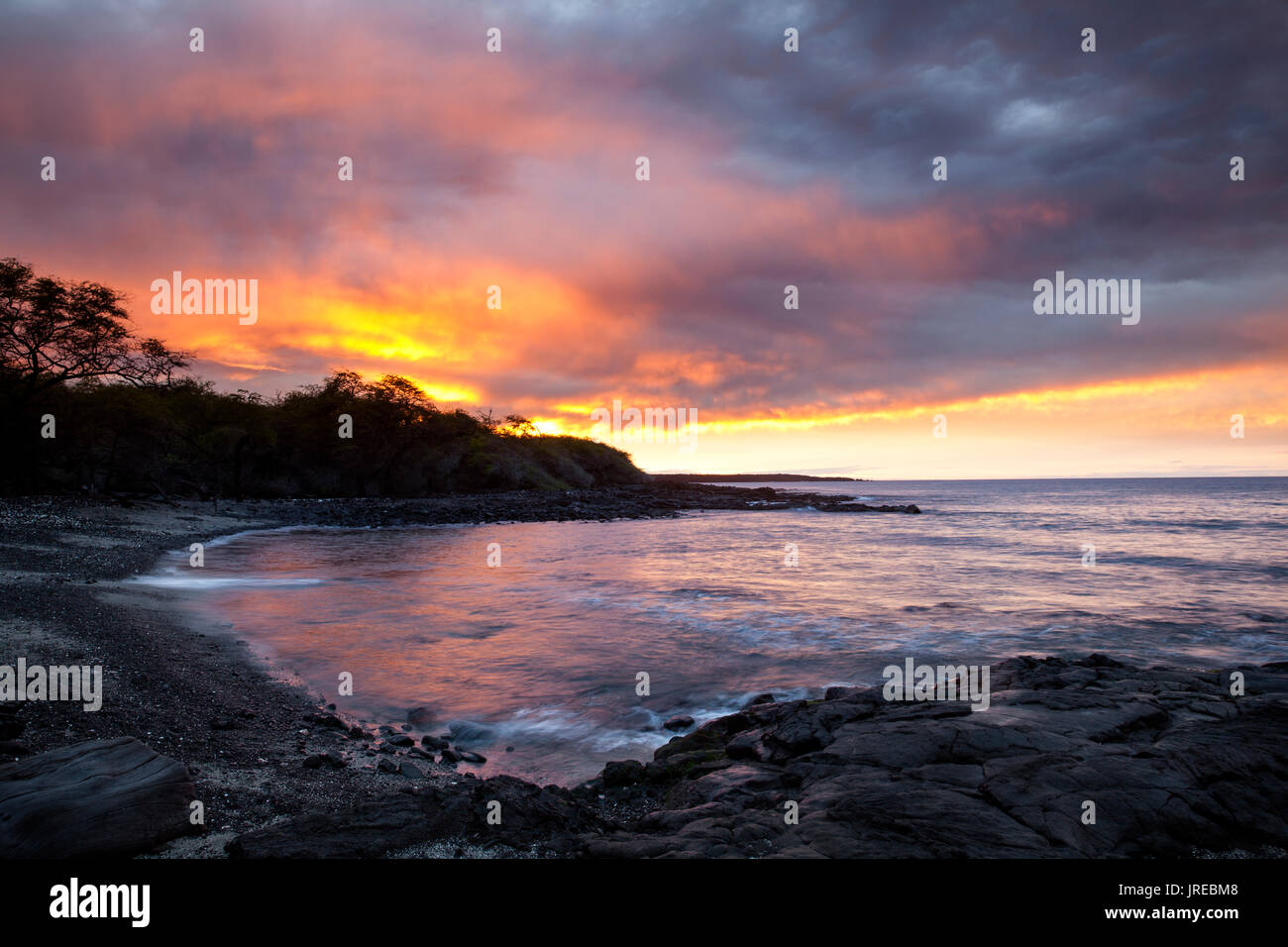 HI00471-00...Hawai'i - tramonto sulla baia Kiholo lungo la costa di Kona sull isola di Hawai'i Foto Stock