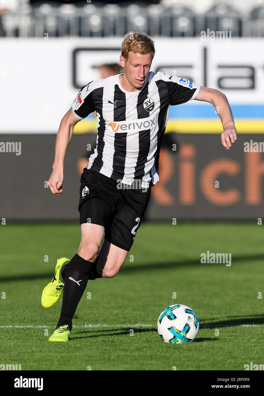 Philipp Klingmann (Sandhausen) Einzelaktion, Freisteller. GES/ Fussball/ 2. Bundesliga: SV Sandhausen - FC Ingolstadt, 04.08.2017 -- calcio/ Soccer 2° Divisione: SV Sandhausen vs FC Ingolstadt, Sandhausen, 04 agosto 2017 -- | Verwendung weltweit Foto Stock